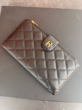 CHANEL Classic Full-Length Wallet (Authentic)